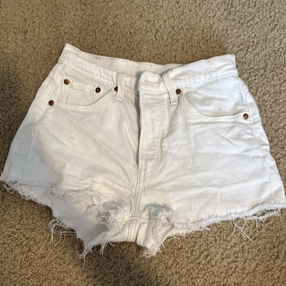 White Levi’s 501’s jean shorts size 25 - Picture 2 of 3